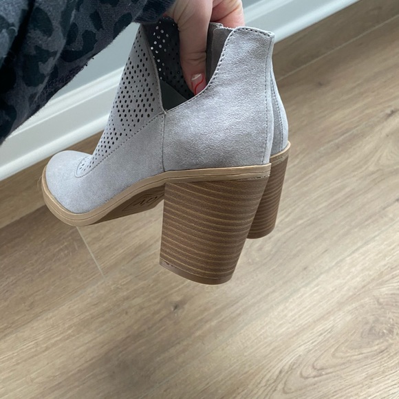 NWT Dolce Vita Gray booties - Picture 5 of 6
